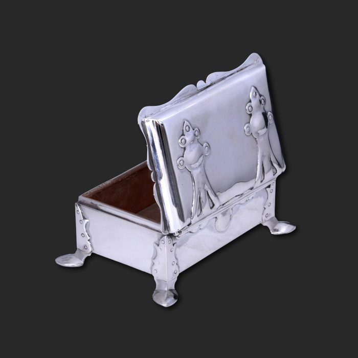 An arts and crafts silver casket - Image 4