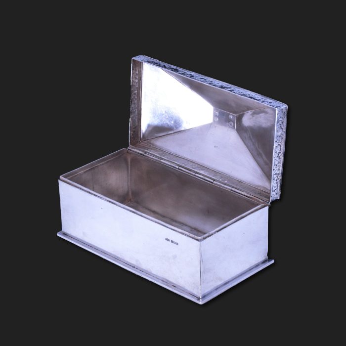 A modern silver and enamel box by Ralph Rowe - Image 2