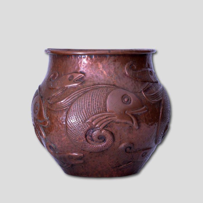 A John Pearson arts and crafts Newlyn copper fish vase - Image 3