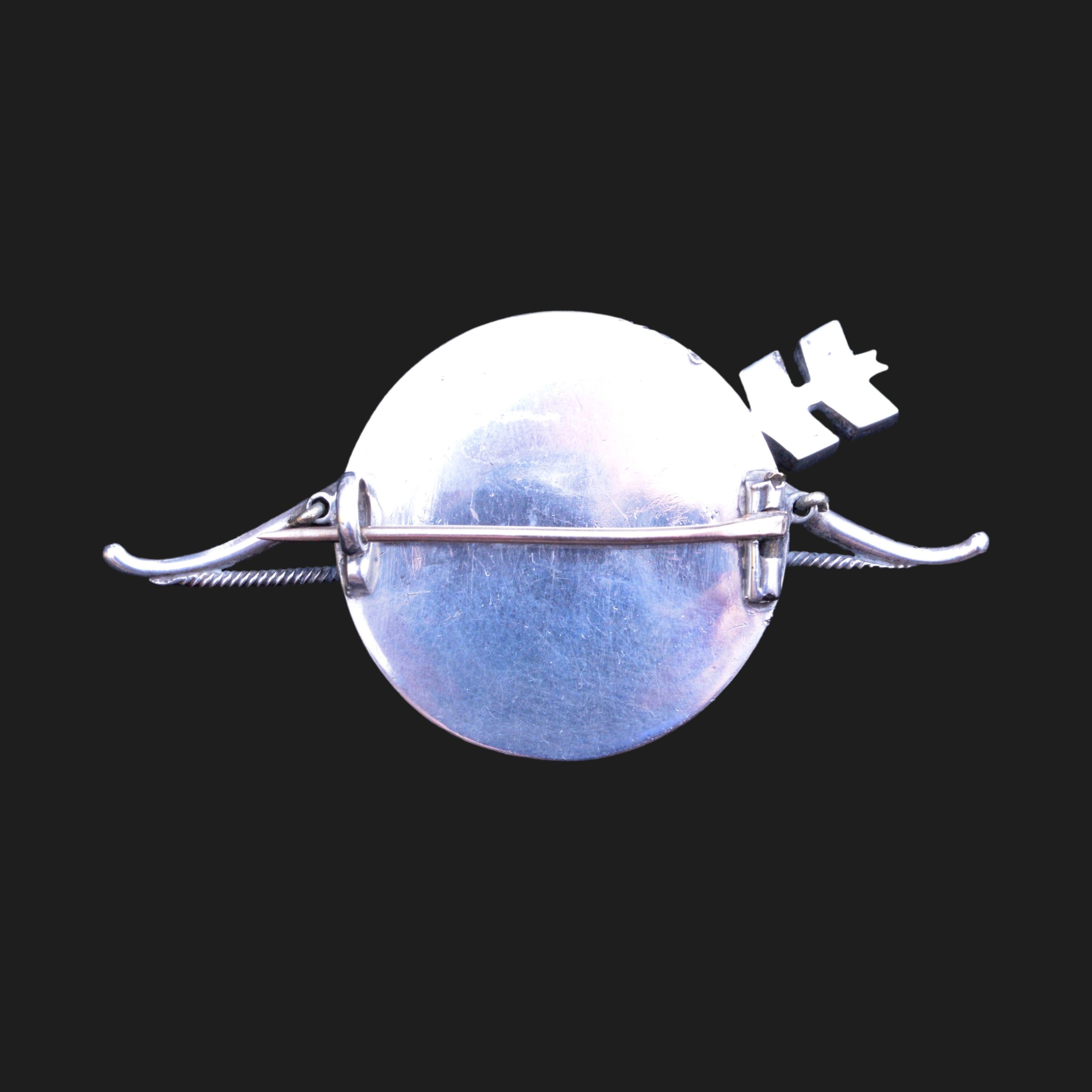 A rare Scottish granite arrow brooch - Image 2